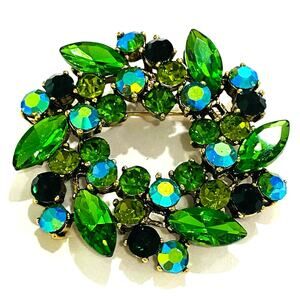 Vintage look wreath brooch pendant green rhinestones pin stacked dimensional